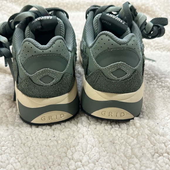 Saucony Green Athletic Shoes with Vintage Design - Picture 6 of 8